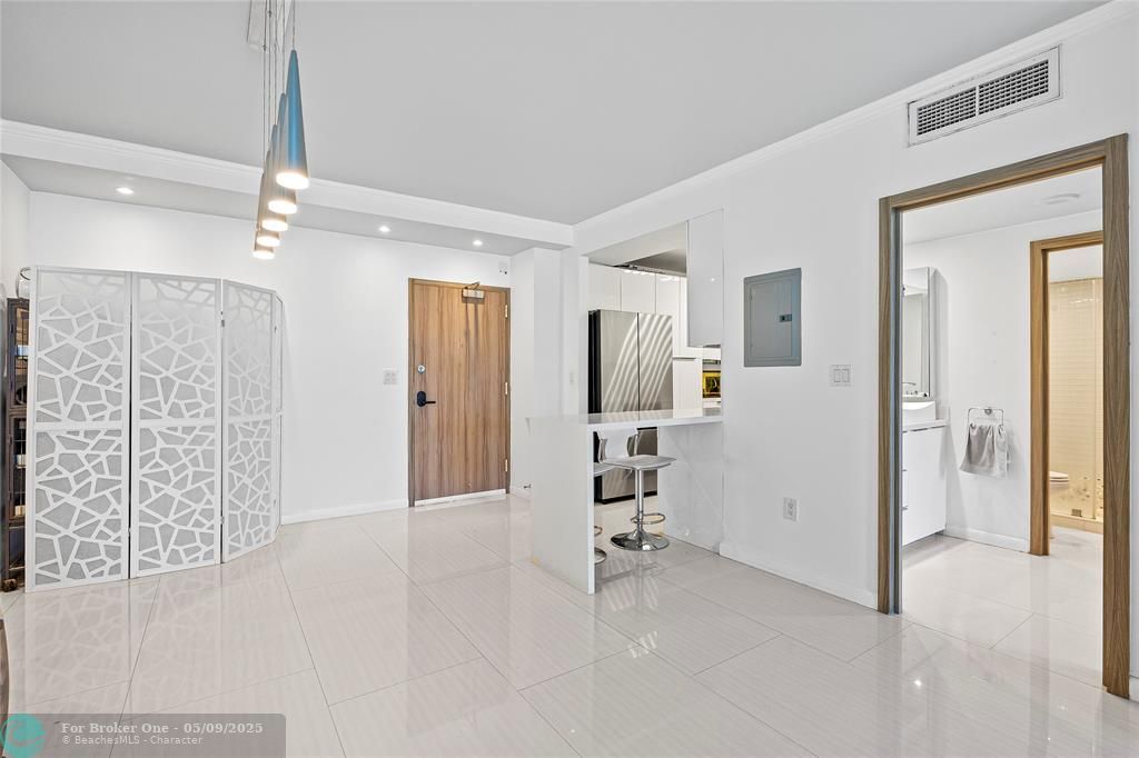 Recently Sold: $349,999 (1 beds, 1 baths, 762 Square Feet)