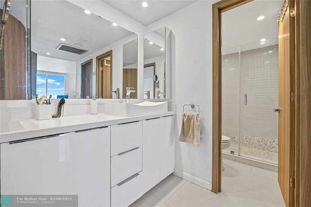 Recently Sold: $349,999 (1 beds, 1 baths, 762 Square Feet)