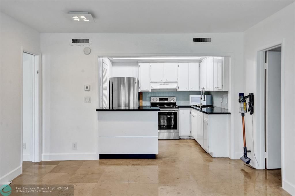 For Sale: $275,000 (2 beds, 2 baths, 1170 Square Feet)