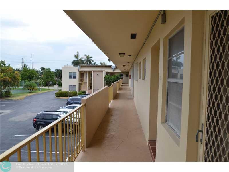 Active With Contract: $1,750 (1 beds, 1 baths, 1070 Square Feet)