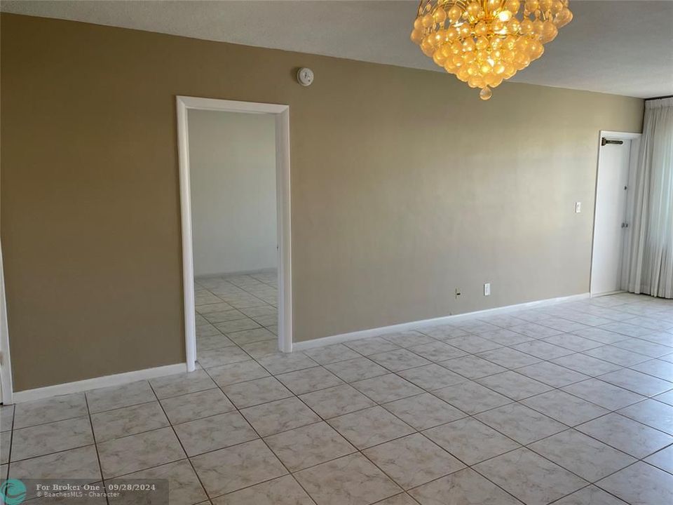 Active With Contract: $1,750 (1 beds, 1 baths, 1070 Square Feet)