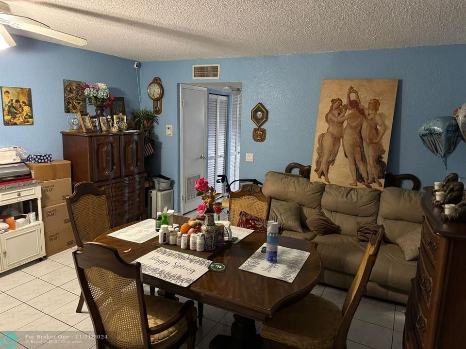 For Sale: $235,000 (1 beds, 1 baths, 470 Square Feet)