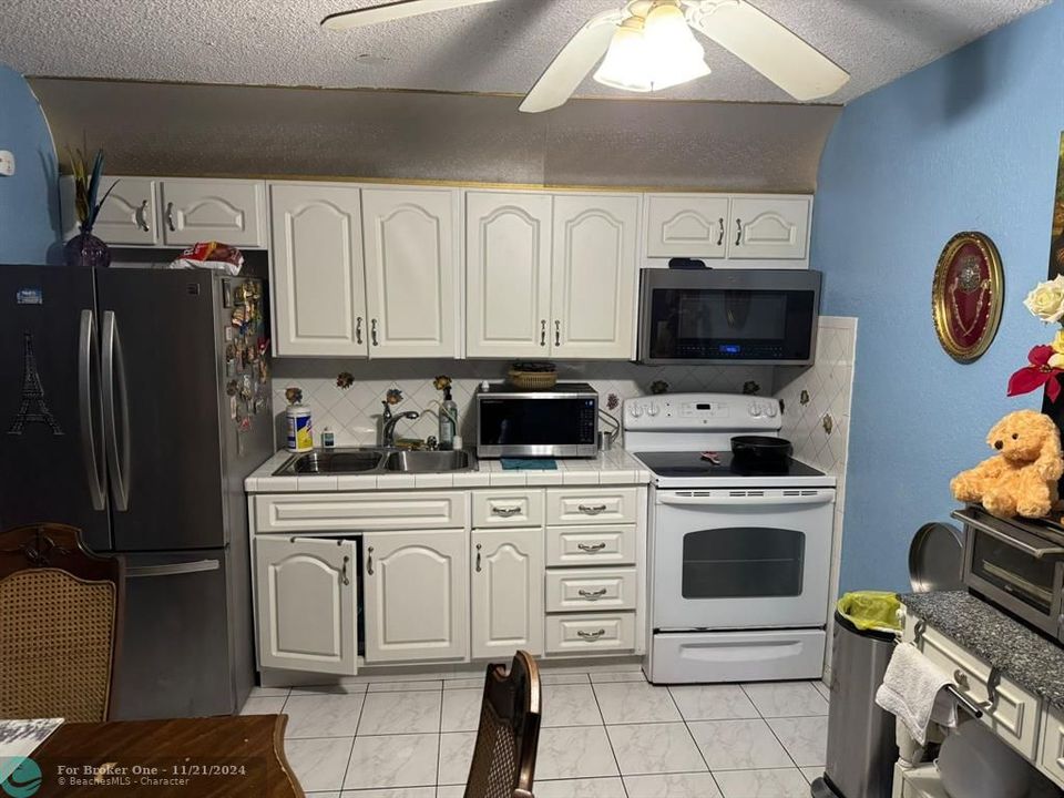 For Sale: $235,000 (1 beds, 1 baths, 470 Square Feet)