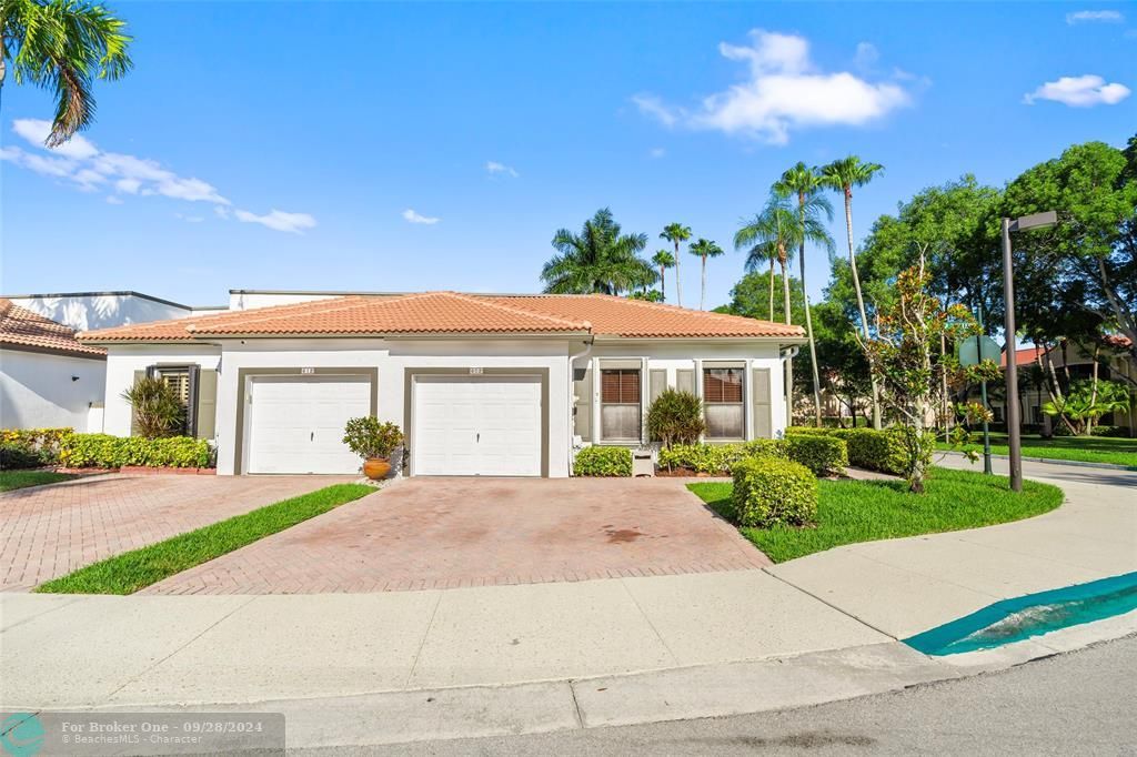 Active With Contract: $529,900 (3 beds, 2 baths, 1367 Square Feet)