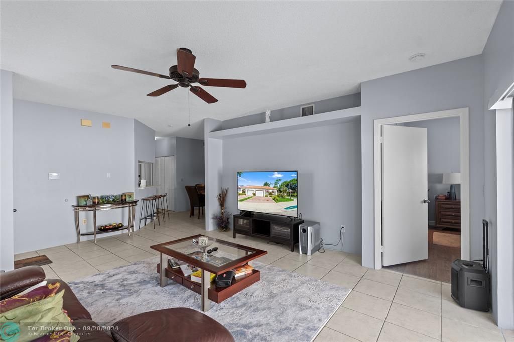 Active With Contract: $529,900 (3 beds, 2 baths, 1367 Square Feet)