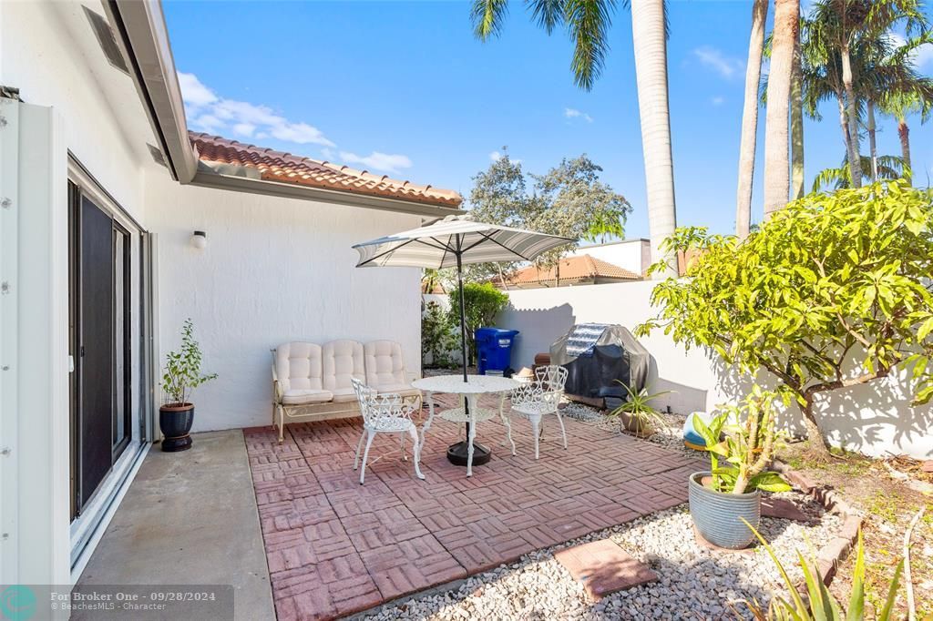 Active With Contract: $529,900 (3 beds, 2 baths, 1367 Square Feet)