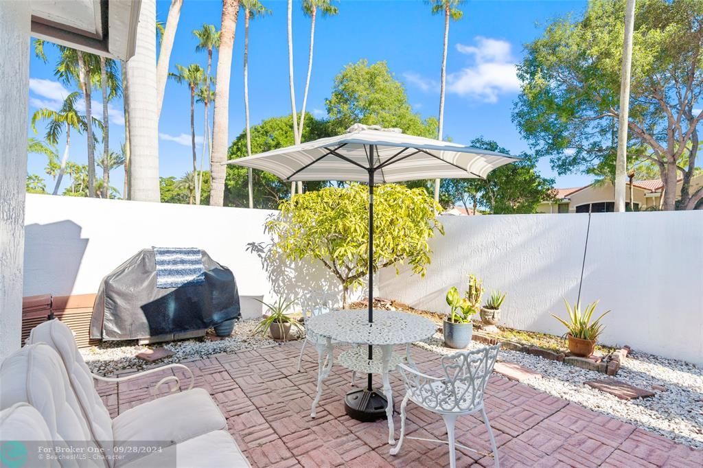 Active With Contract: $529,900 (3 beds, 2 baths, 1367 Square Feet)