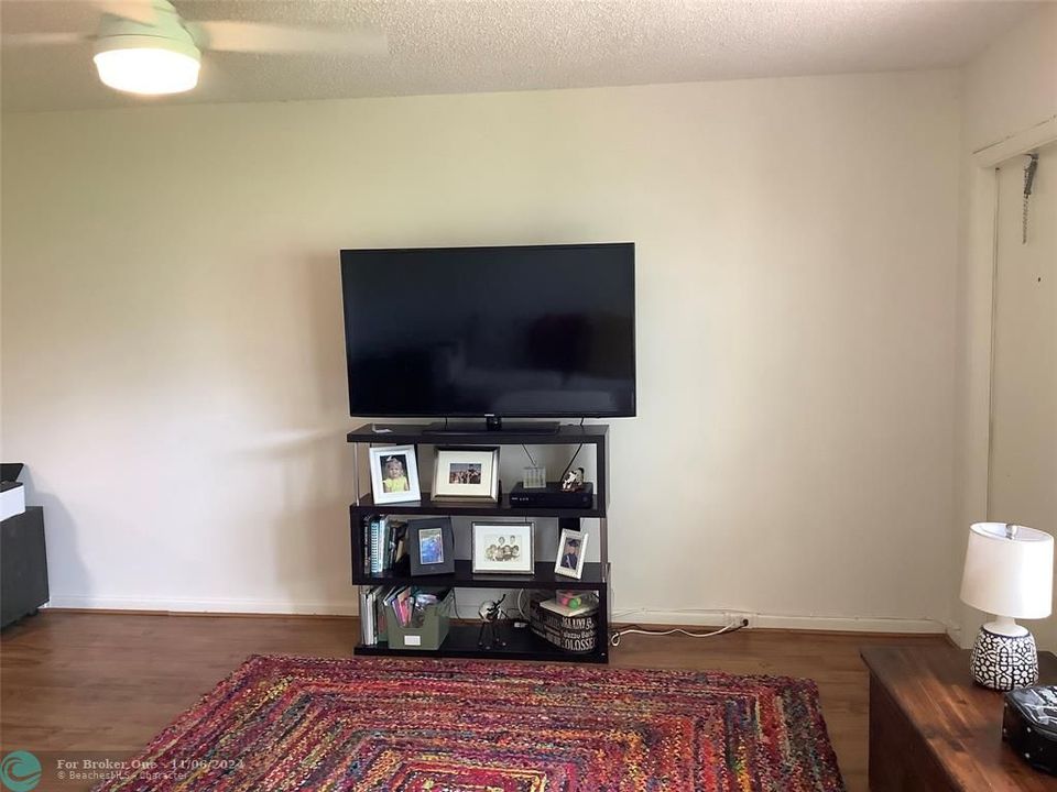 For Sale: $90,000 (1 beds, 1 baths, 600 Square Feet)