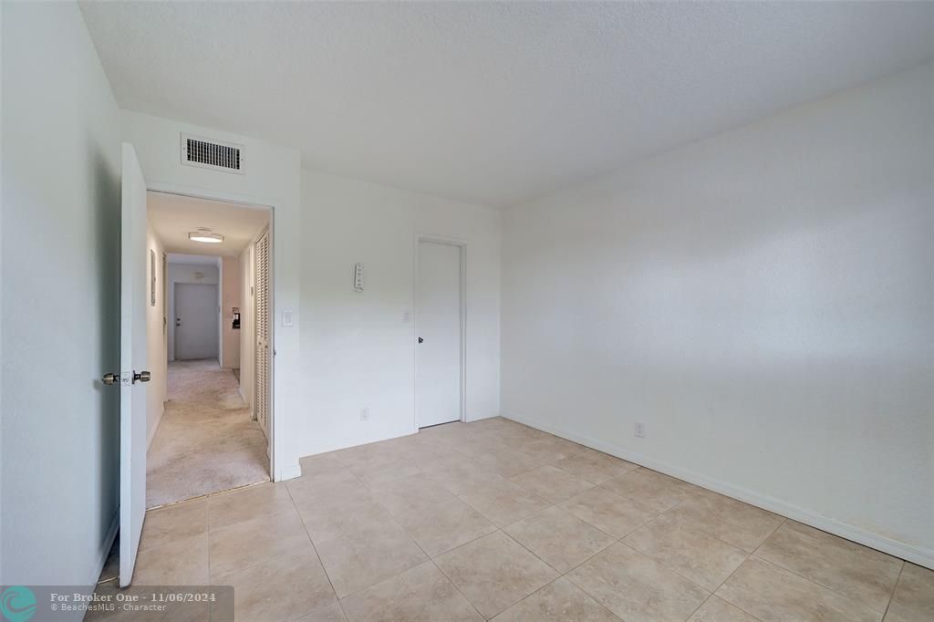 Active With Contract: $1,750 (2 beds, 2 baths, 990 Square Feet)