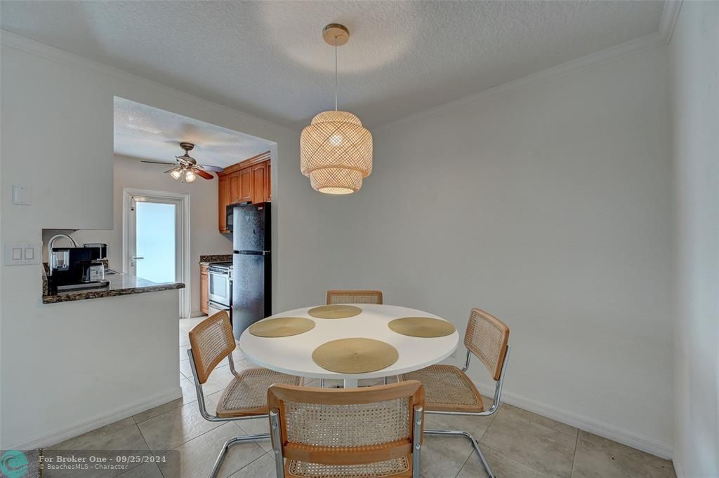 Active With Contract: $1,750 (2 beds, 2 baths, 990 Square Feet)