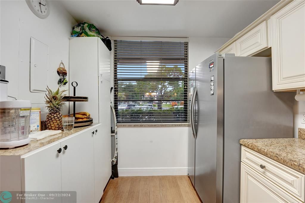 For Sale: $364,900 (2 beds, 2 baths, 1385 Square Feet)