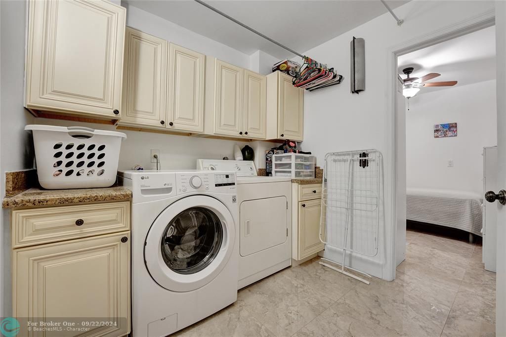 For Sale: $364,900 (2 beds, 2 baths, 1385 Square Feet)