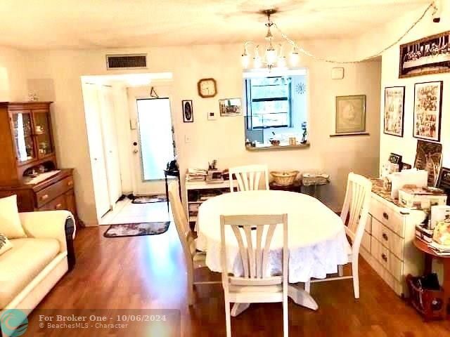 For Rent: $1,700 (2 beds, 2 baths, 1000 Square Feet)