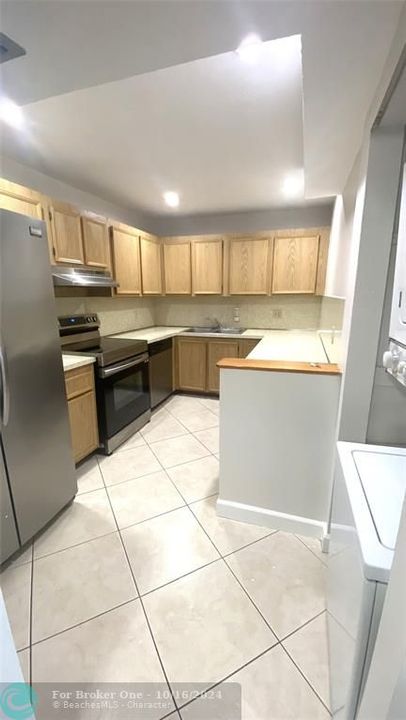 For Rent: $2,050 (2 beds, 2 baths, 1070 Square Feet)