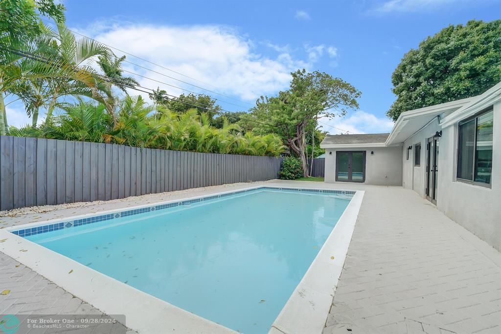 Active With Contract: $899,900 (3 beds, 2 baths, 1908 Square Feet)