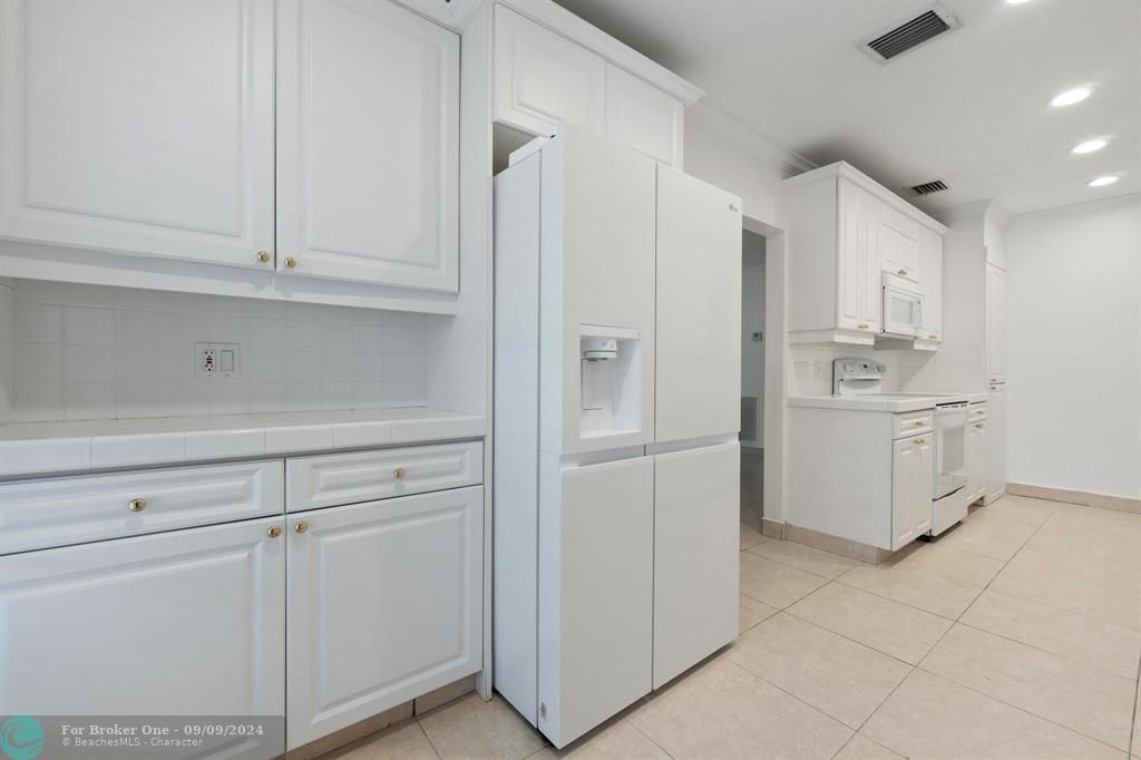 Active With Contract: $5,100 (3 beds, 2 baths, 1425 Square Feet)