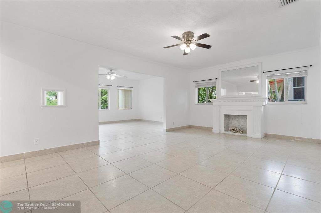 Active With Contract: $5,100 (3 beds, 2 baths, 1425 Square Feet)