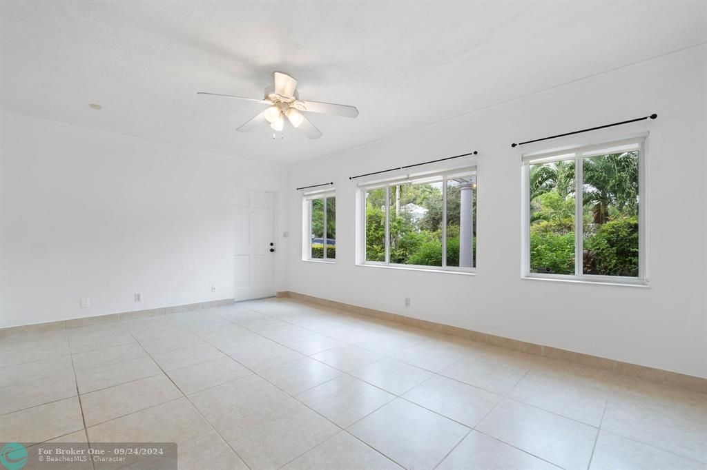 Active With Contract: $5,100 (3 beds, 2 baths, 1425 Square Feet)