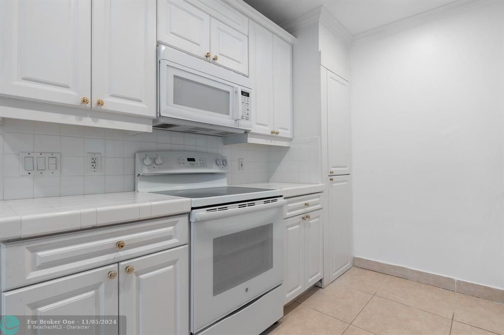 Active With Contract: $5,100 (3 beds, 2 baths, 1425 Square Feet)