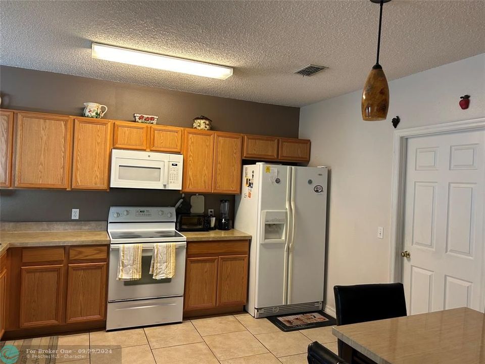 For Sale: $304,500 (3 beds, 2 baths, 1609 Square Feet)