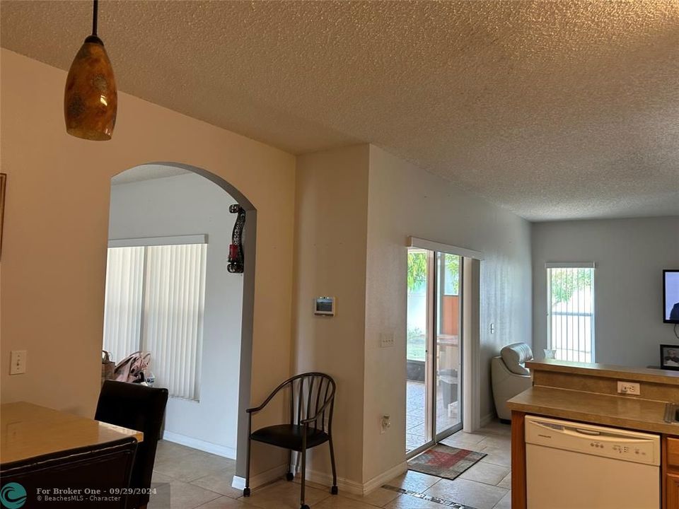 For Sale: $304,500 (3 beds, 2 baths, 1609 Square Feet)