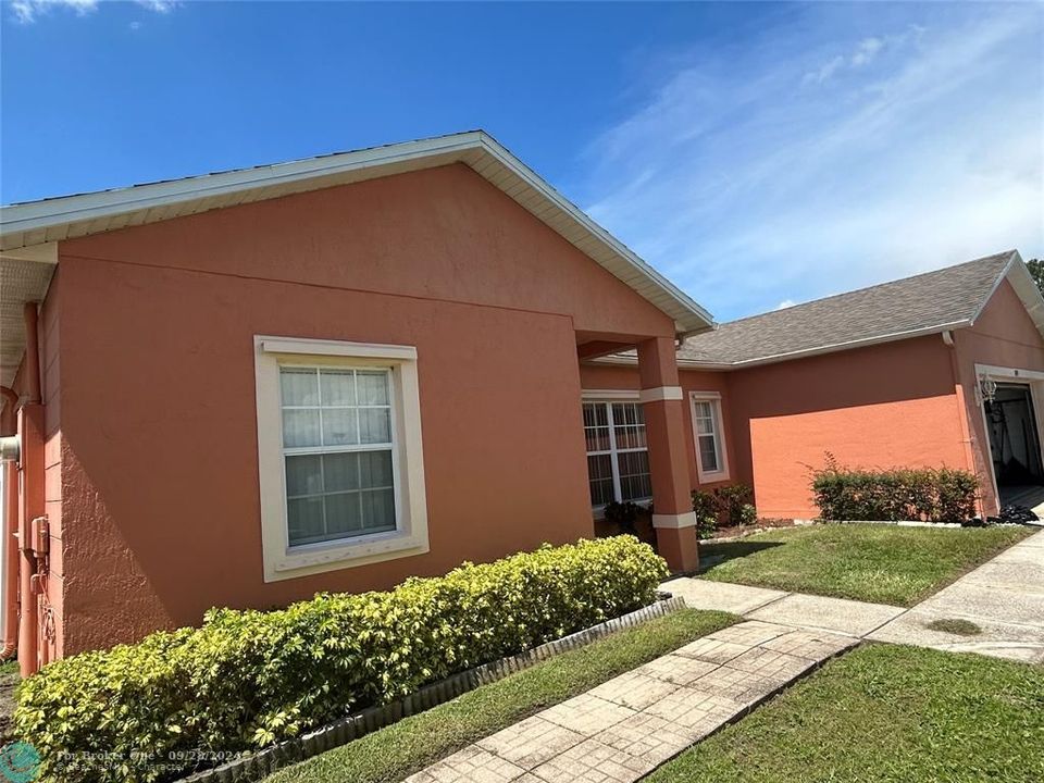 For Sale: $304,500 (3 beds, 2 baths, 1609 Square Feet)