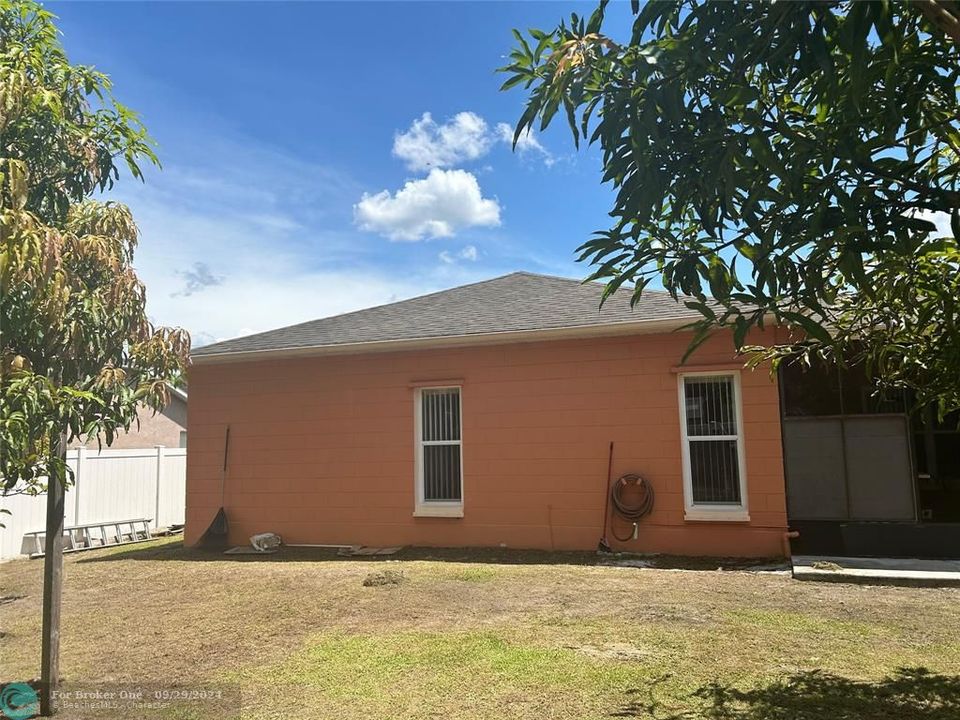 For Sale: $304,500 (3 beds, 2 baths, 1609 Square Feet)