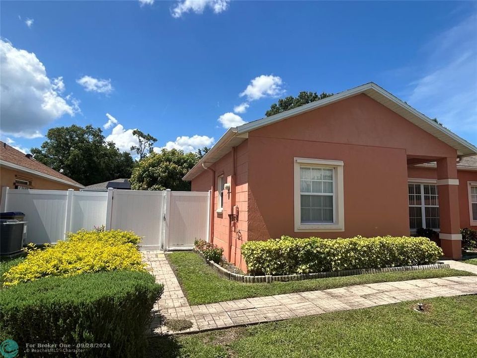 For Sale: $304,500 (3 beds, 2 baths, 1609 Square Feet)