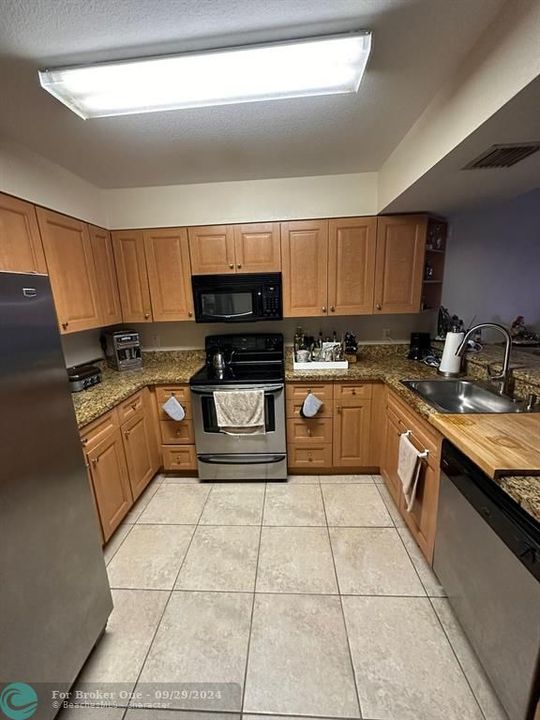 For Rent: $2,100 (1 beds, 1 baths, 810 Square Feet)