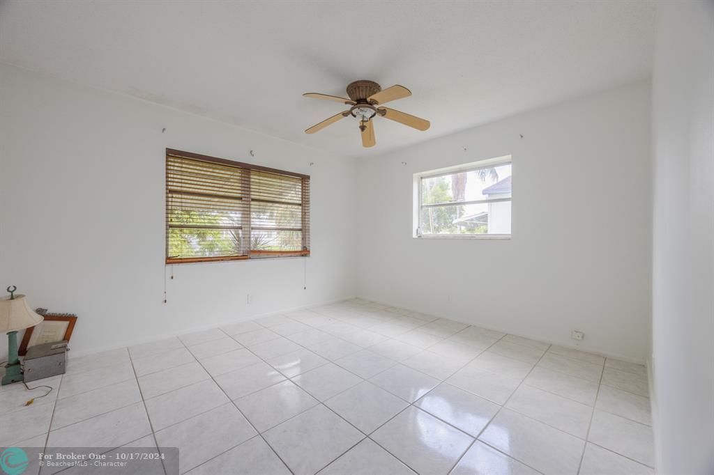 Active With Contract: $1,895 (2 beds, 1 baths, 1128 Square Feet)