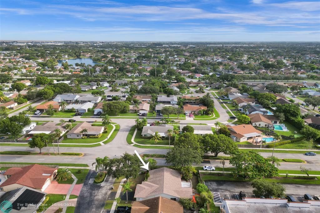 Active With Contract: $559,000 (3 beds, 2 baths, 1735 Square Feet)