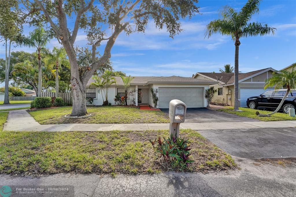 Active With Contract: $559,000 (3 beds, 2 baths, 1735 Square Feet)