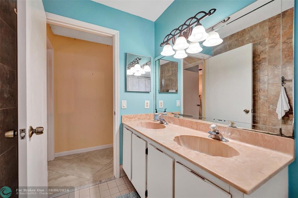 Active With Contract: $559,000 (3 beds, 2 baths, 1735 Square Feet)