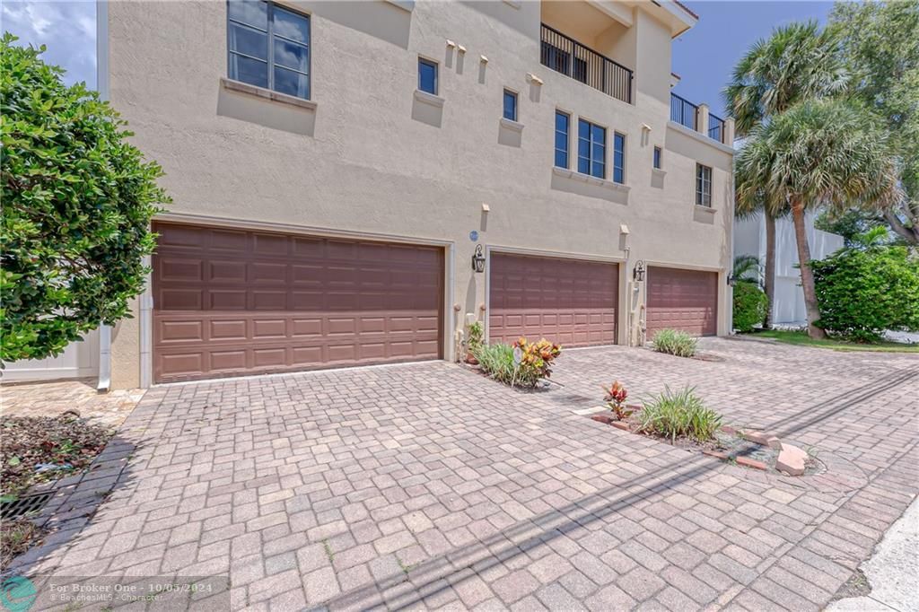 Active With Contract: $8,995 (4 beds, 3 baths, 2992 Square Feet)