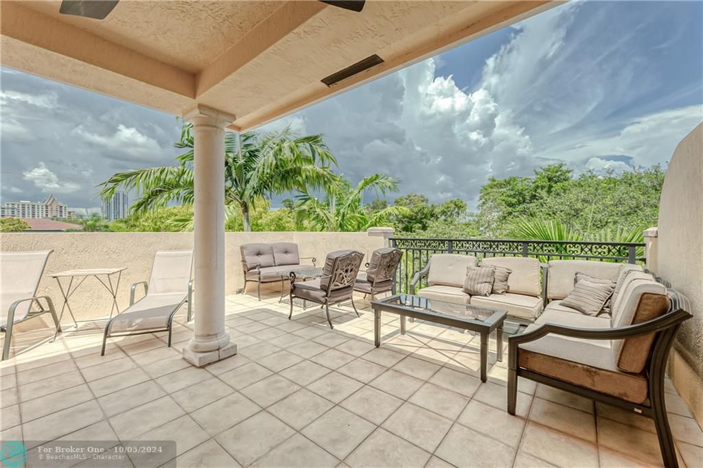 Active With Contract: $8,995 (4 beds, 3 baths, 2992 Square Feet)