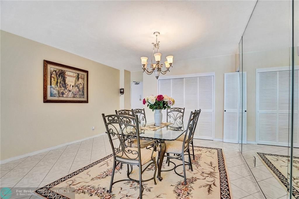 Active With Contract: $2,300 (1 beds, 1 baths, 950 Square Feet)