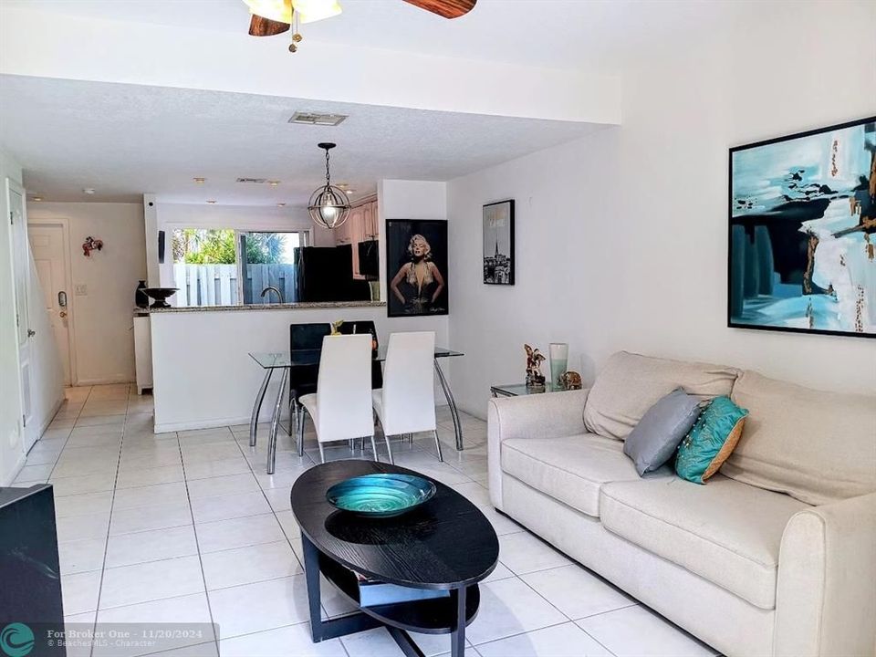 For Sale: $420,000 (2 beds, 1 baths, 1056 Square Feet)