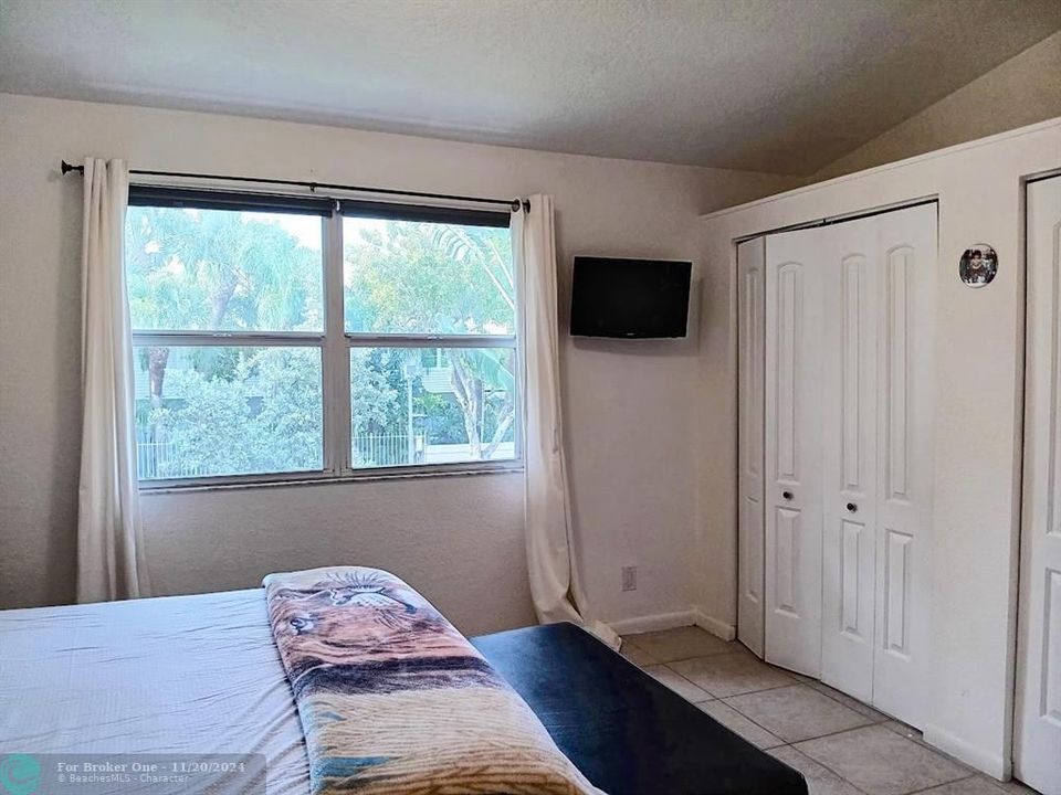 For Sale: $420,000 (2 beds, 1 baths, 1056 Square Feet)