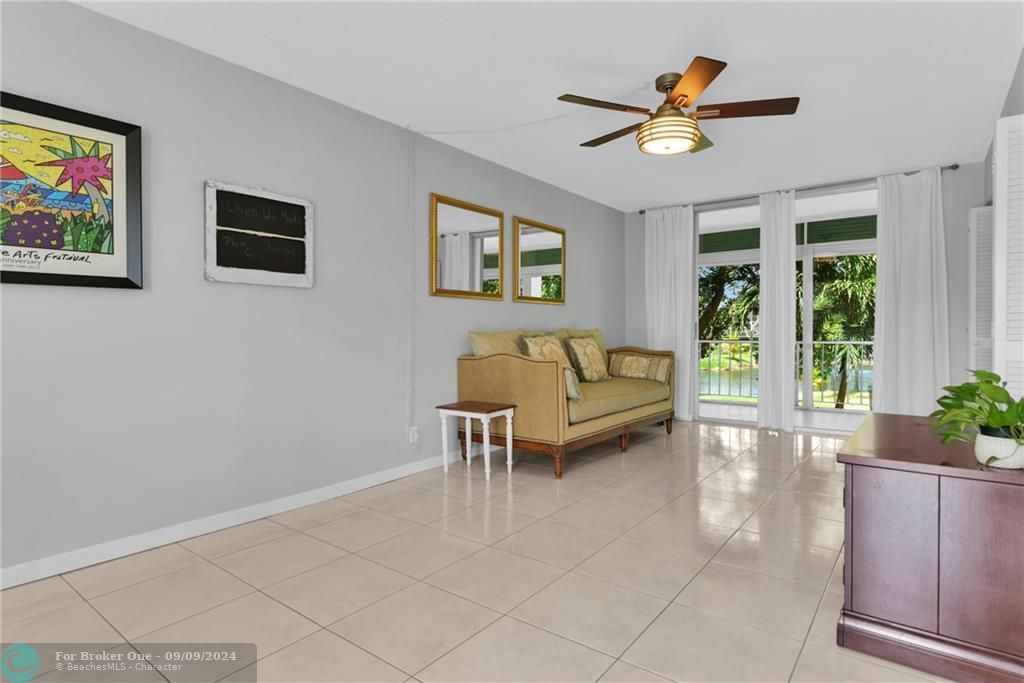 Active With Contract: $1,595 (1 beds, 1 baths, 565 Square Feet)