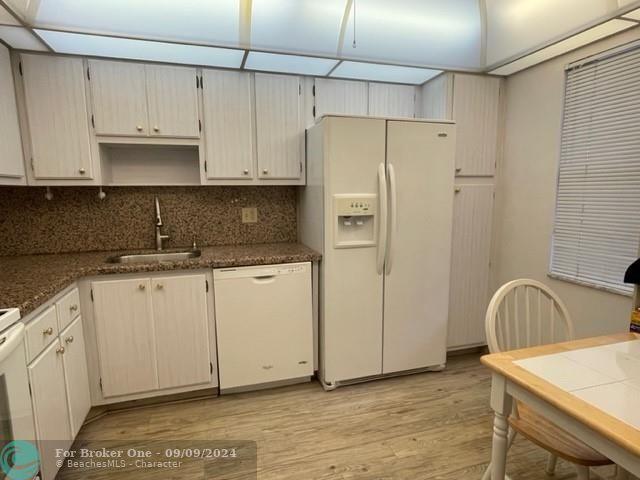 For Rent: $2,200 (2 beds, 2 baths, 1150 Square Feet)