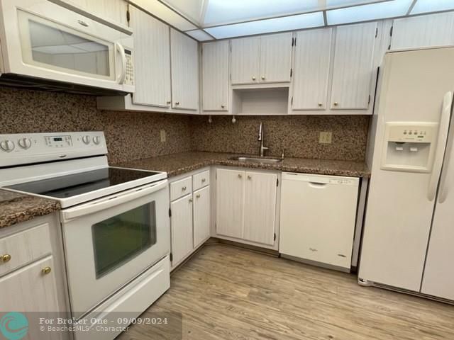 For Rent: $2,200 (2 beds, 2 baths, 1150 Square Feet)