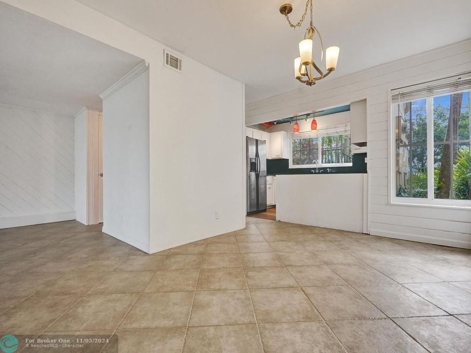 Active With Contract: $419,000 (2 beds, 1 baths, 1250 Square Feet)