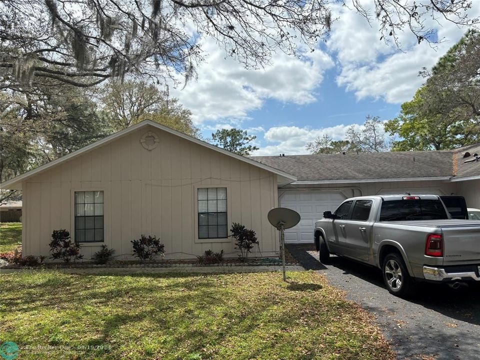 Active With Contract: $160,000 (2 beds, 2 baths, 938 Square Feet)