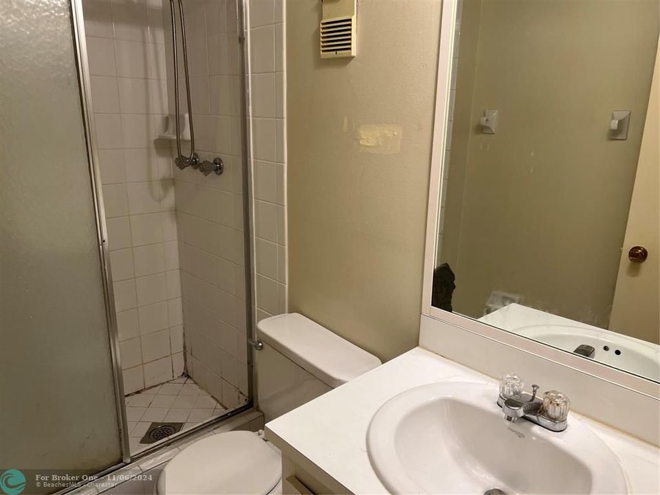 For Sale: $215,000 (2 beds, 2 baths, 970 Square Feet)