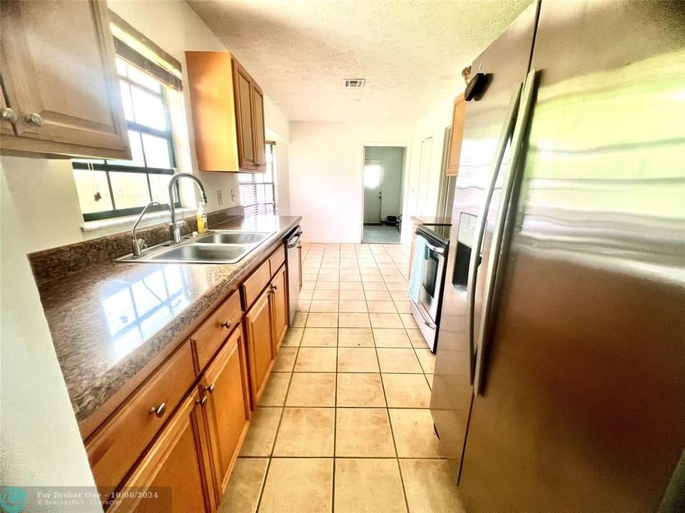 For Sale: $309,900 (2 beds, 2 baths, 1119 Square Feet)