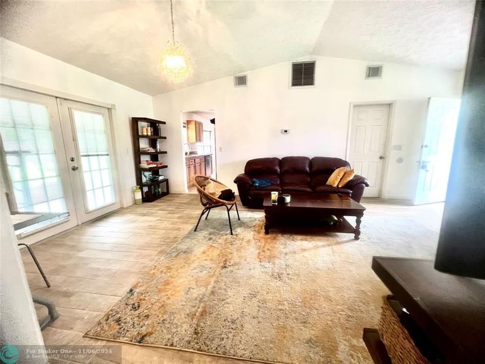 For Sale: $309,900 (2 beds, 2 baths, 1119 Square Feet)