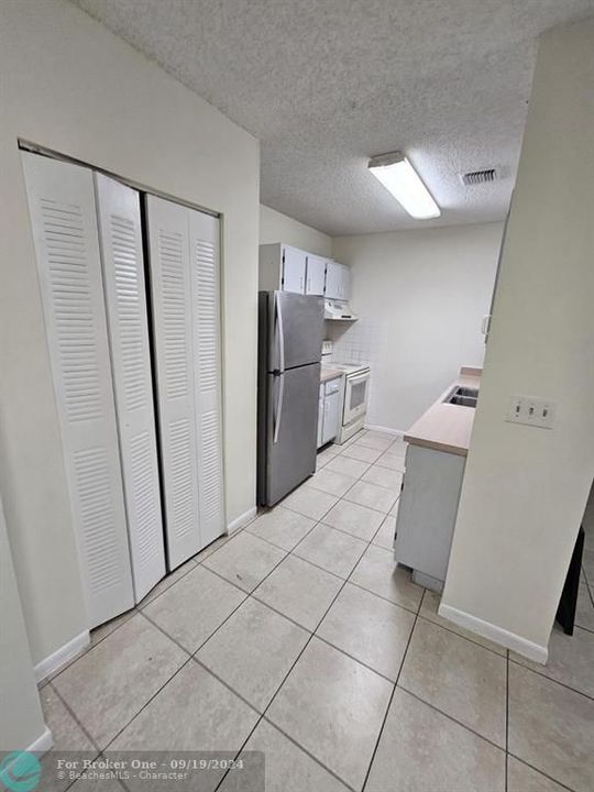 Active With Contract: $1,650 (1 beds, 1 baths, 3801 Square Feet)