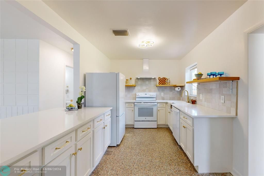 For Sale: $299,000 (3 beds, 1 baths, 1076 Square Feet)