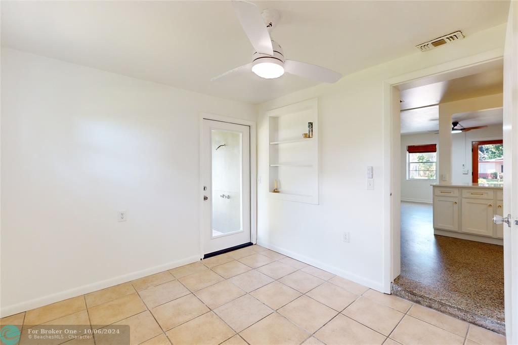 For Sale: $299,000 (3 beds, 1 baths, 1076 Square Feet)