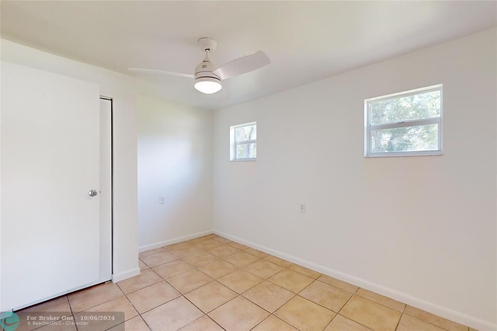 For Sale: $299,000 (3 beds, 1 baths, 1076 Square Feet)